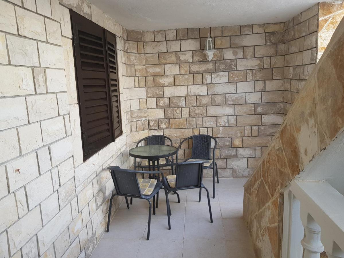 Apartman Martina Ražanac Exteriör bild