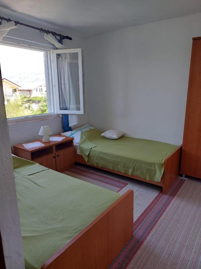 Apartman Martina Ražanac Exteriör bild